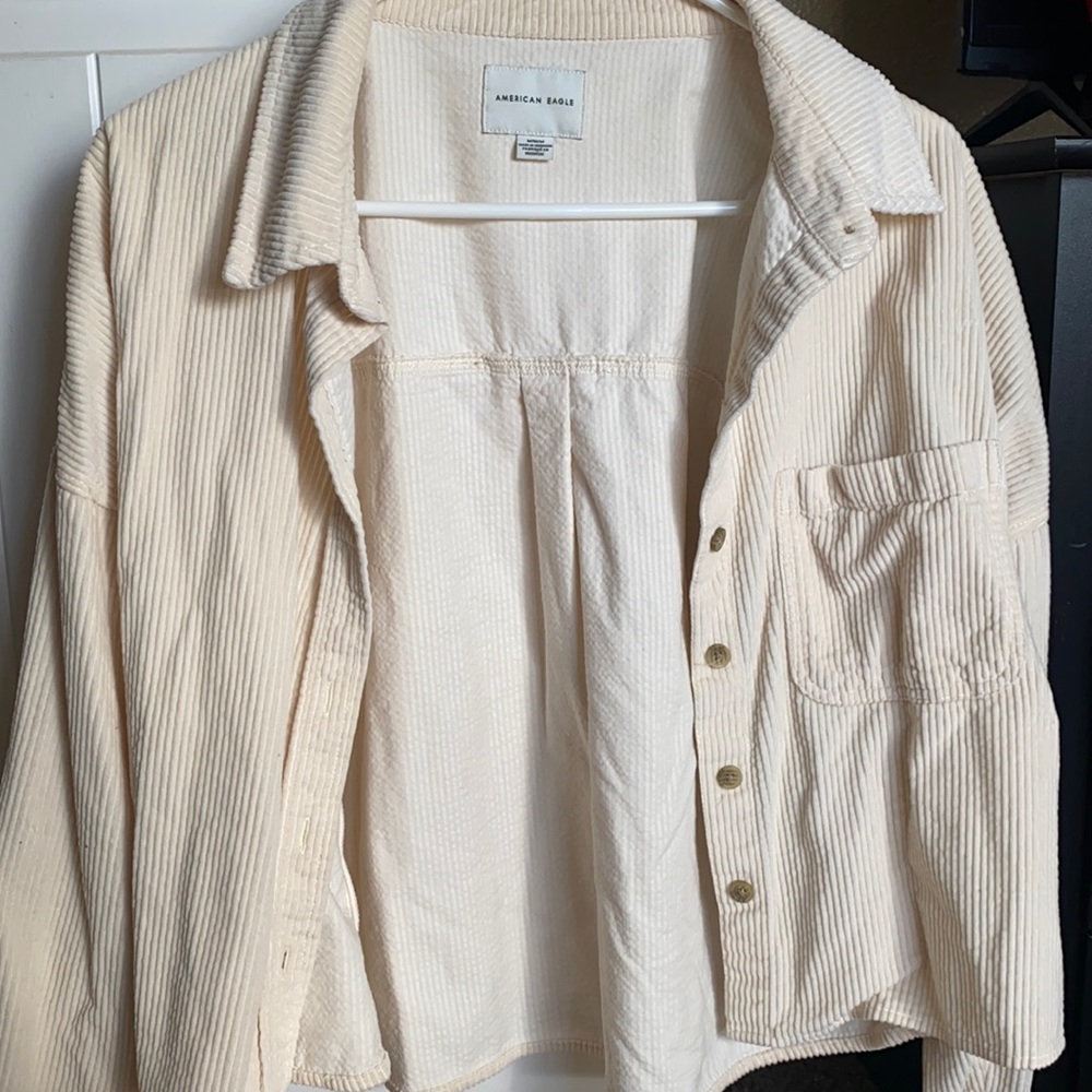 American Eagle size medium Cream corduroy cropped shirt